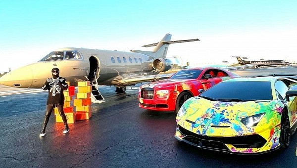 Rapper 6ix9ine's Paint-Splattered Vehicles Waited for Him Outside a Private  Jet - autoevolution