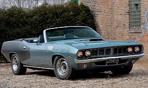 Rare 1971 Plymouth HEMI Cuda Speaks French, Now Can Be Had in America