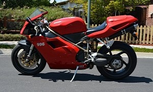 Rare 1999 Ducati 996S Is a Mere 7,500 Miles Away From New, Comes With CFRP Galore
