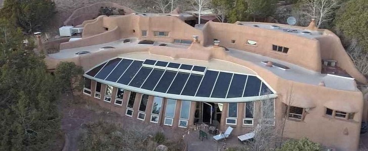 The Desert Flower is a rare earthship that's both luxurious and sustainable