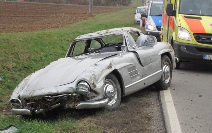 Mercedes-Benz 300SL crash