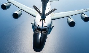 Rare Photo Shows RC-135 Rivet Joint Reconnaissance Aircraft While Refuelling