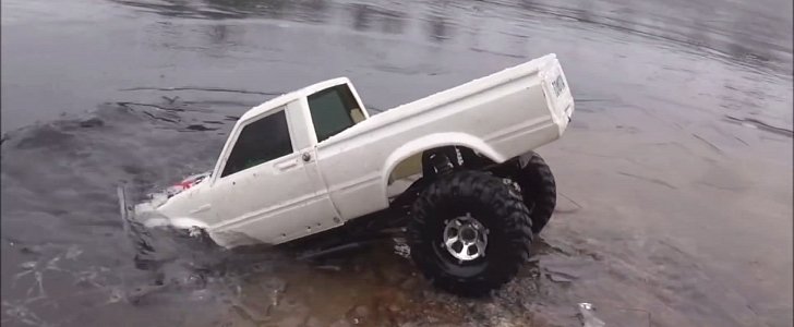 RC Hilux going underwater