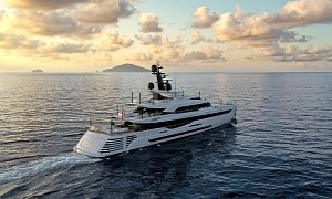 Real Estate Millionaire’s New Luxury Toy Is One of the Most Beautiful Italian Superyachts