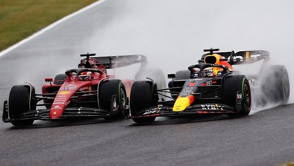 Verstappen Wheel to Wheel with Charles Leclerc 