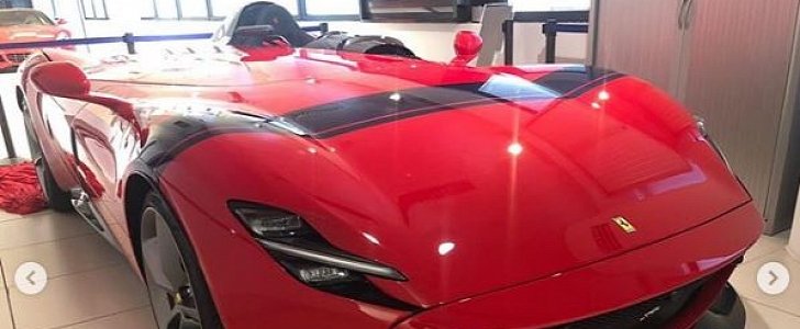 Red Ferrari Monza SP1 shows classic spec
