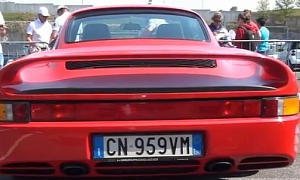 Red Porsche 959 Looks Young