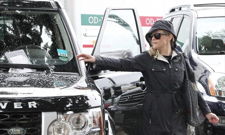 Reese Witherspoon Gets Parking Ticket, Smiling Wouldn’t Work Anymore