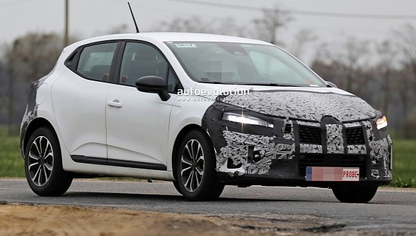 Renault Ignores Leaks, Keeps Testing 2024 Clio With Camo On - autoevolution