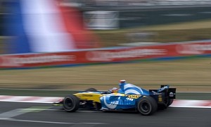 Renault Celebrates Fernando Alonso's Return to F1 With a Hot Lap in the V10 R25
