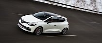 Renault Clio RS 220 Trophy Laps Nurburgring in 8:23, Becomes the Prince of Hot Hatches