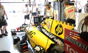 Renault Debuts New Exhaust, No F-Duct for Valencia