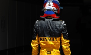 Renault Have 7 Options for Petrov's Seat in 2011