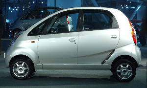 Renault-Nissan, Bajaj Sign Deal for Low Cost Car