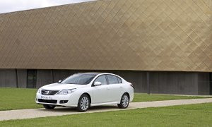 Renault Premieres Latitude in Moscow, Announces Local Duster, Megane and Fluence