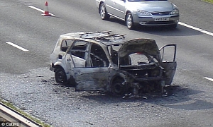 Renault Scenic Turns Fireball, Occupants Make Lucky Escape