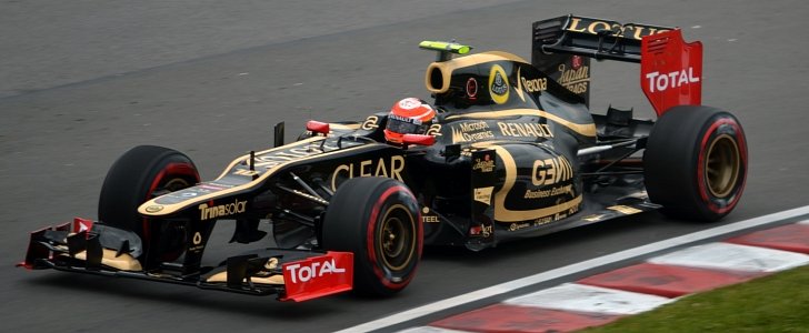 Lotus F1 Team racing car