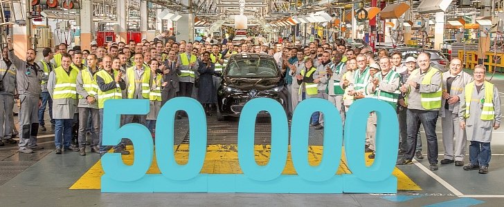 Workers celebrate the 50,000th Renault Zoe