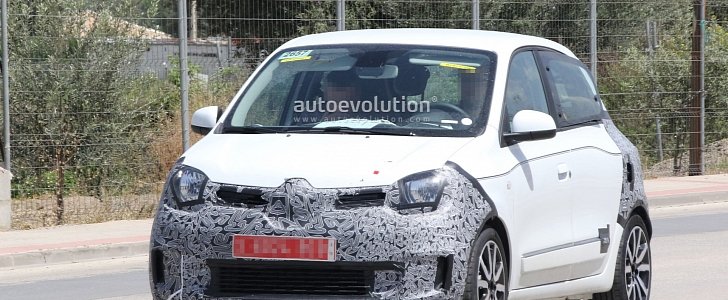Renault Twingo Facelift Spotted, Might Get a New Engine