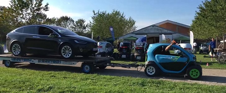 Renault Twizy towing Model X