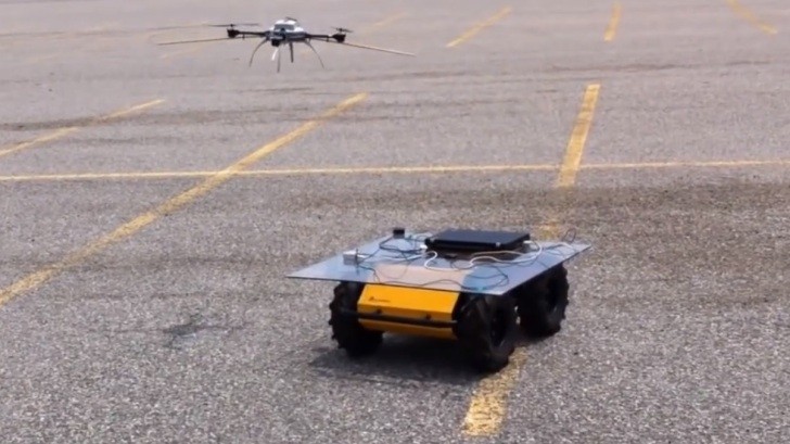 dø fattigdom ledelse Researchers Create Drone that Can Land on Moving Vehicle - autoevolution