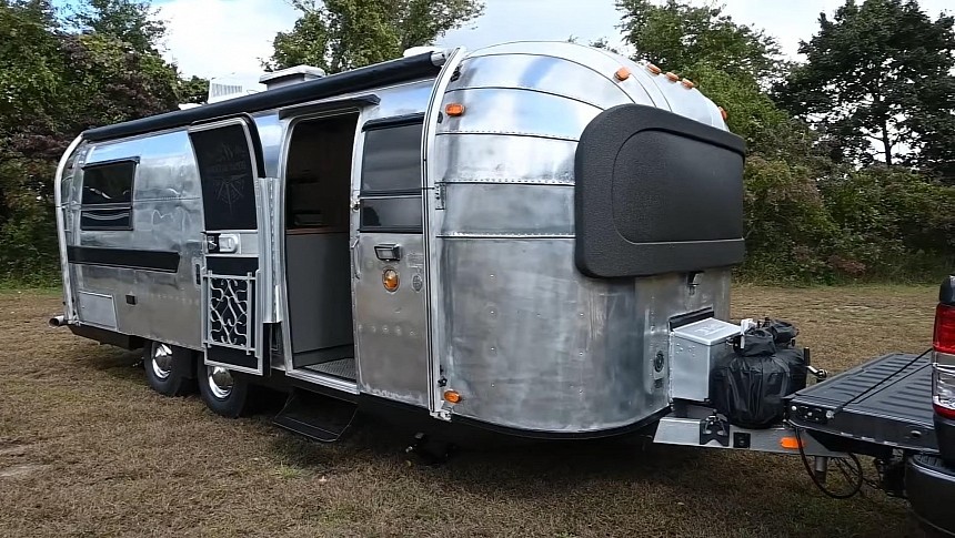 Restored 1971 Avion Trailer Is a Breathtaking, One-of-a-Kind Blend Between Old and New