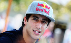Ricciardo Will Push Hard to Secure F1 Debut in 2012