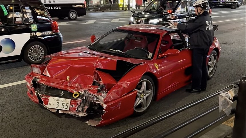 Ferrari F355 hit Mercedes-Maybach in Tokyo