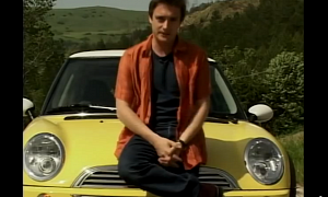 Richard Hammond Loses It Reviewing a 2001 MINI Cooper