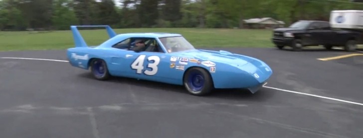 Richard Petty’s 200 MPH Plymouth Superbird on the road in 2015