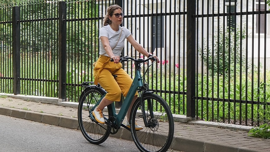 The Tenways CGO800S promises a sleek, comfortable, and smart city commuter - and it delivers