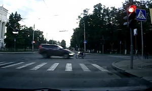 Rider Inches Away from Terrible Head-On Collision