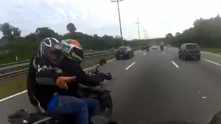 Armed motorcycle thieves on a Brazilian highway