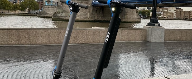 Riley Scooters created the first e-scooters with a swappable battery pack