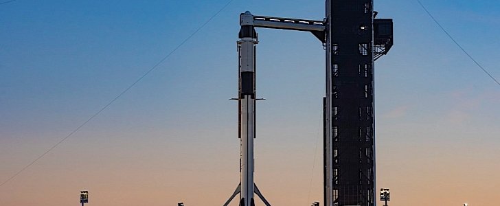 Falcon 9 Crew Dragon ready for liftoff