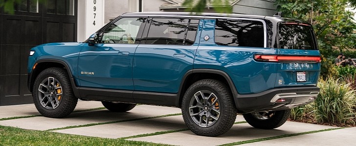 Rivian confirmed deliveries of R1S SUV are already underway