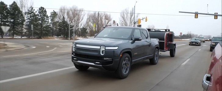 Rivian R1T vs. Toyota Tundra: How Far Can Each Truck Tow On A Single 'Fill-Up'?