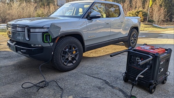 Rivian R1T owner charges his truck using a gas generator