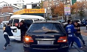 Road Rage in Korea Is a Martial Arts Demo: LOL
