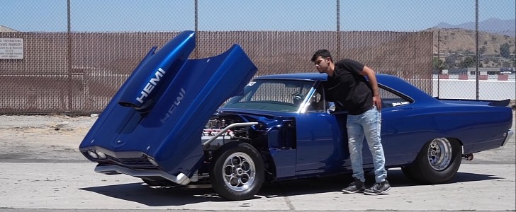 Road Runner With 1200 HP All-Motor 572 Big Block Hemi Is Somehow Road-Legal