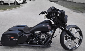 Roaring Toyz Harley-Davidson Street Glide Is Black, Sleek and Evil