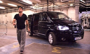 Robbie Williams Relies on the VW Multivan for “Take The Crown Stadium Tour 2013”