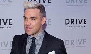 Robbie Williams Steals VW CEO Martin Winterkorn’s Show at DRIVE Opening