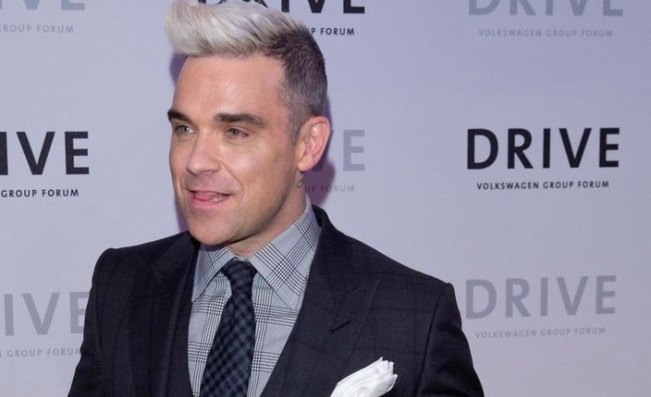Robbie Williams Steals VW CEO Martin Winterkorn’s Show at Forum DRIVE Opening