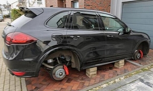 Robert Lewandowski’s Porsche Cayenne GTS Vandalised: Wheels Stolen