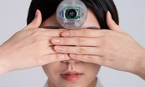 Robotic Third Eye Looks Out for You When You’re in Smartphone Zombie Mode