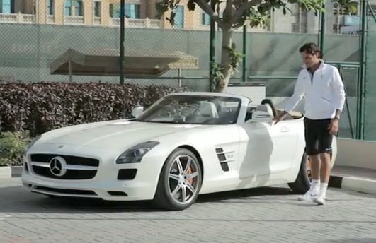 Federer drives the SLS AMG Roadster in Dubai