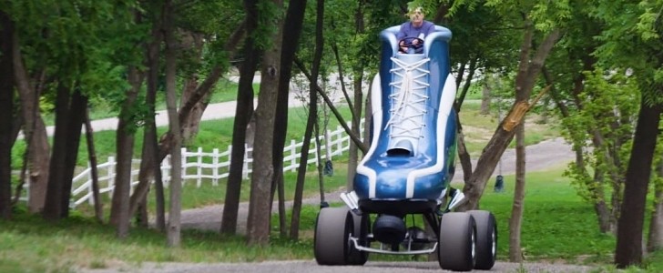 roller-skate-car-is-fascinating-one-off-has-a-v8-instead-of-toes-181313-7.jpg