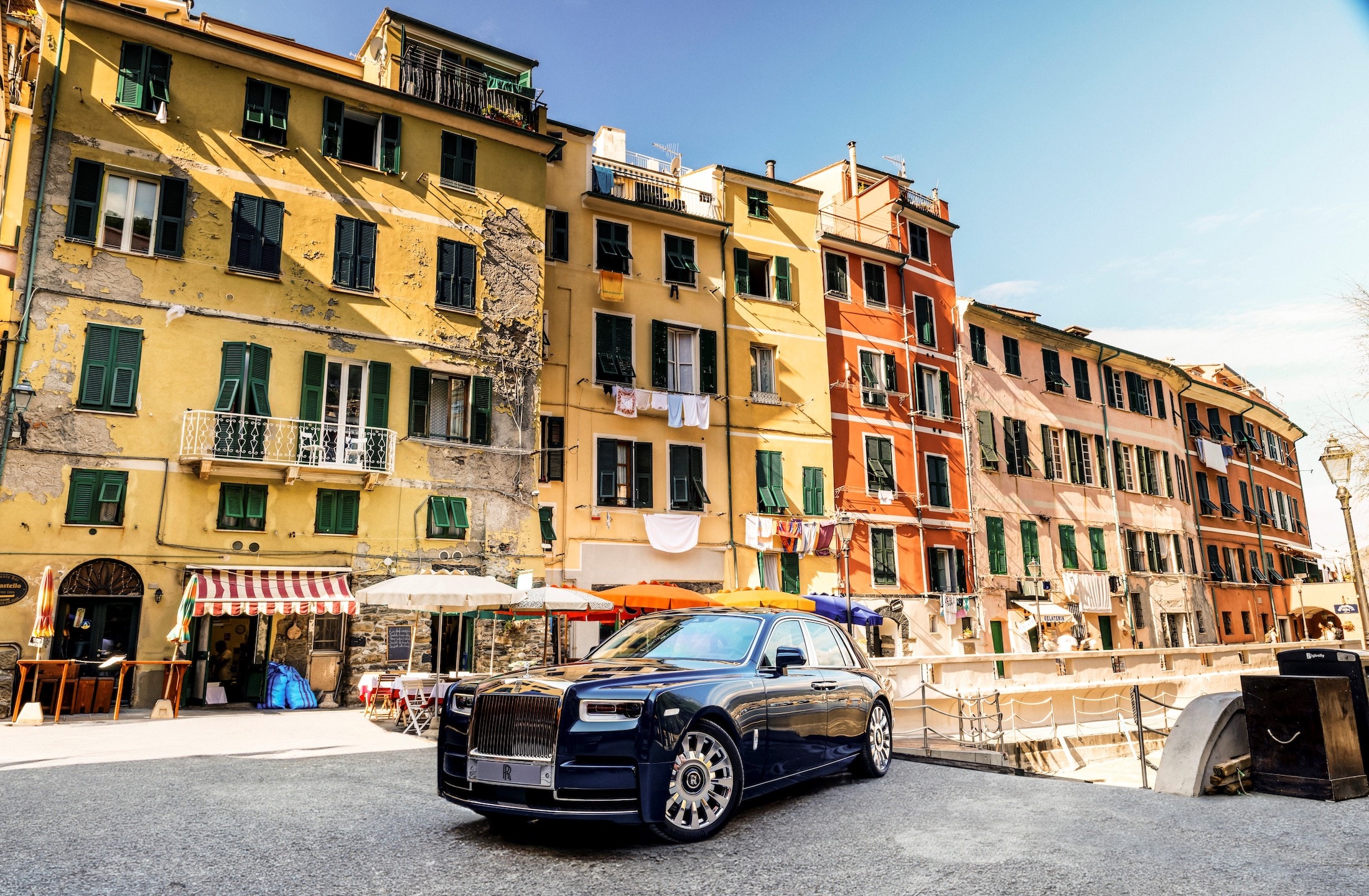 The Rolls-Royce Phantom 'Inspired by Cinque Terre' Is Literally an Art  Gallery on Wheels - autoevolution