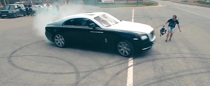 Rolls-Royce Wraith Goes Drifting